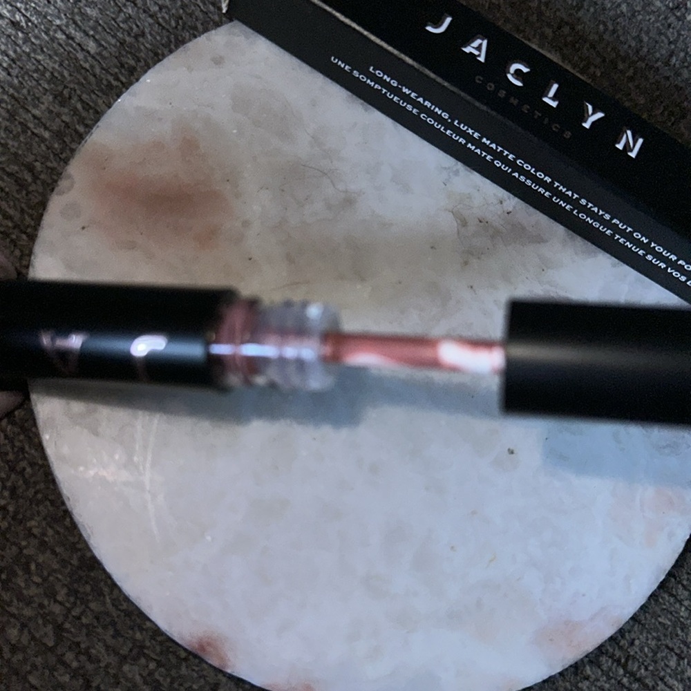 Jaclyn Cosmetics Liquid Lipstick in shade Be Brave - Picture 5 of 6